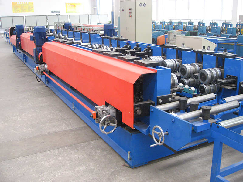 Machines voor het vormen van kabelgoten
