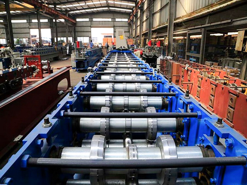 YX112-300 Sterke duurzaamheid daknokkap rolvormmachine