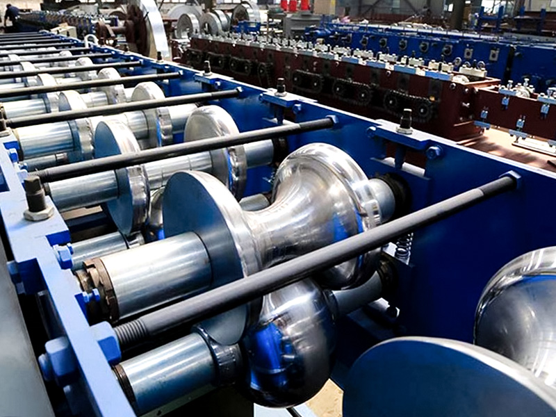 YX112-300 Sterke duurzaamheid daknokkap rolvormmachine