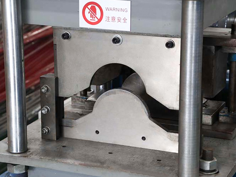YX112-300 Sterke duurzaamheid daknokkap rolvormmachine