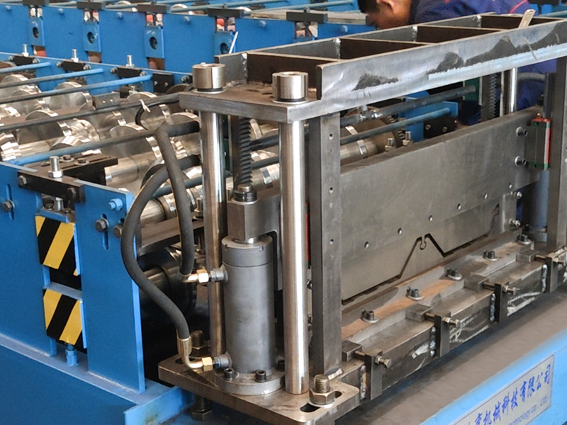 YX25-820 Eenvoudig te installeren PV-tegelrolvormmachine